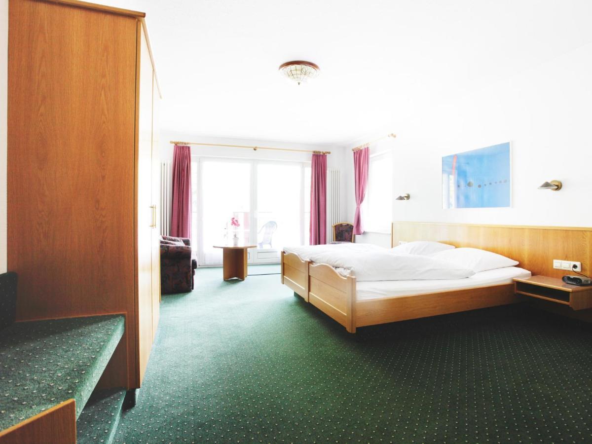Hotel-Gasthof Neumuehle Kreenheinstetten Номер фото